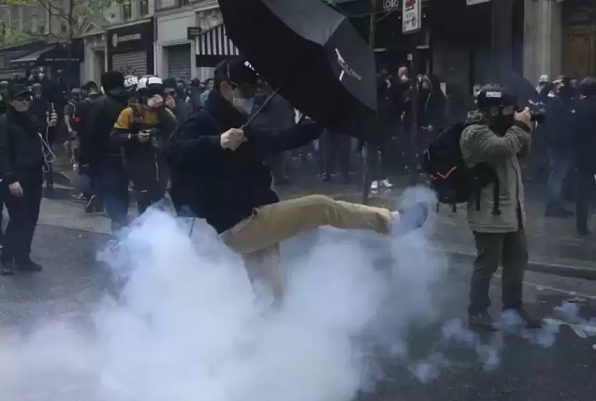 Францияда 1 мамыр шеруіне жүздеген мың адам шықты