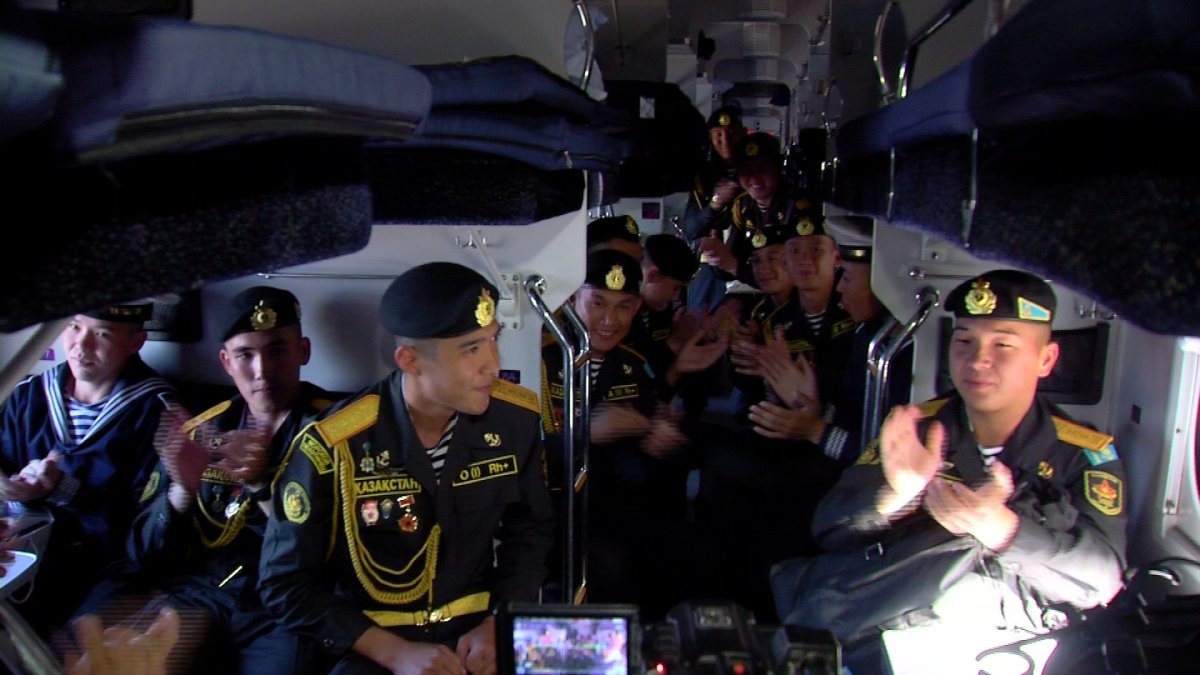 Как казахстанские матросы готовятся к празднованию Дня защитника Отечества