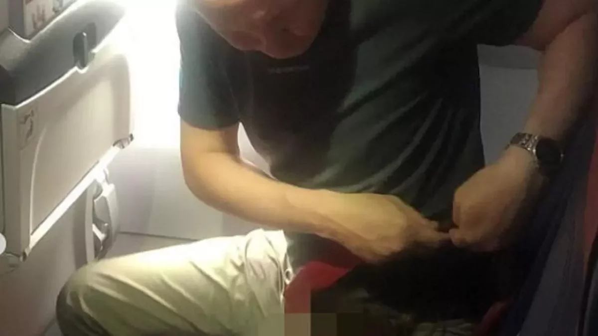 Қостанайлық дәрігерлер ұшақта жүрегі тоқтап қалған жолаушының өмірін сақтап қалды