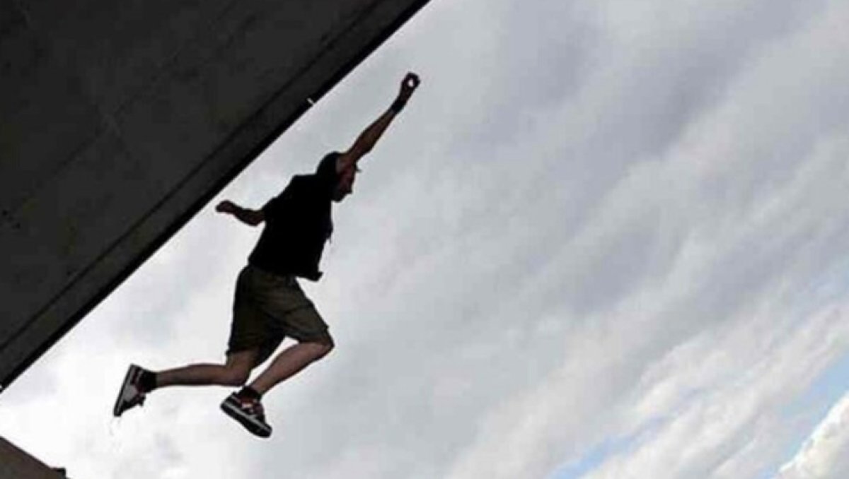 Подросток спрыгнул с моста в Атырау