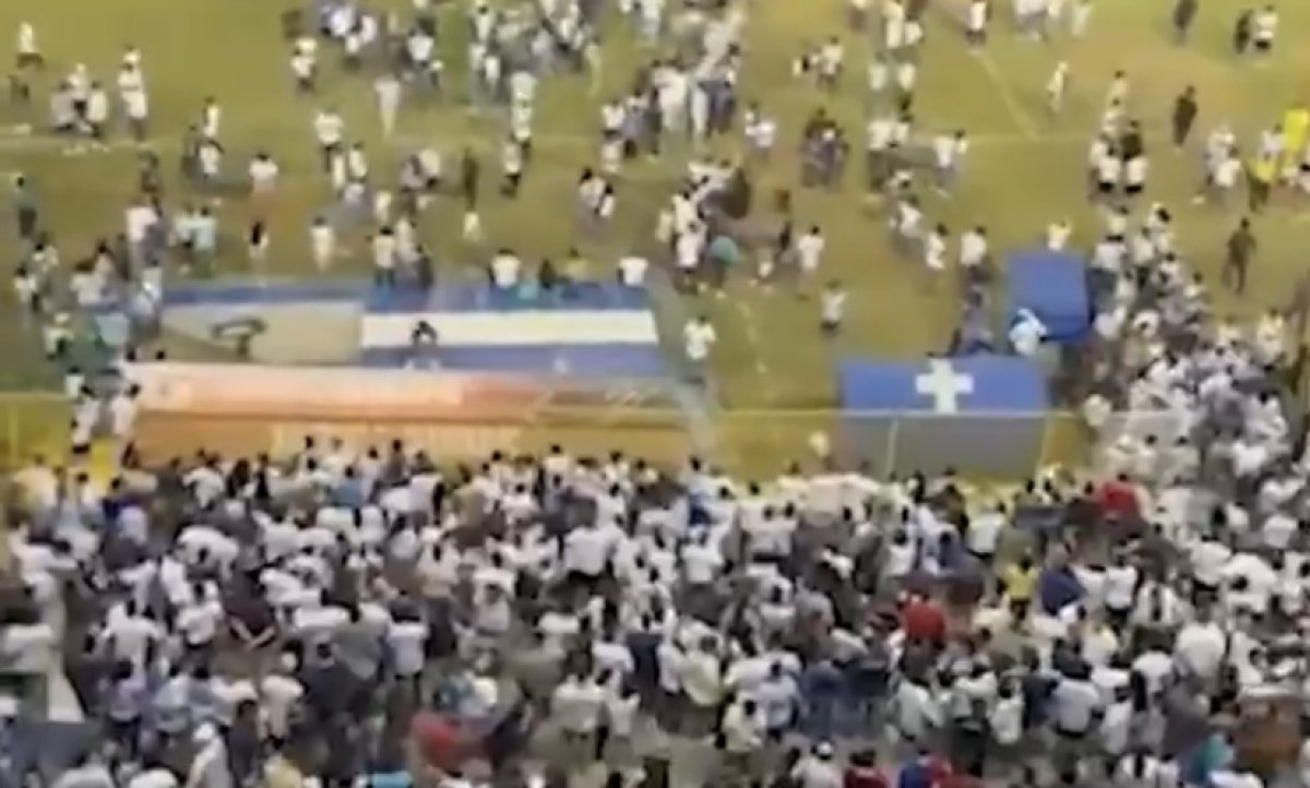 Болельщики умерли после футбольного матча в Сальвадоре из-за фальшивых проданных билетов