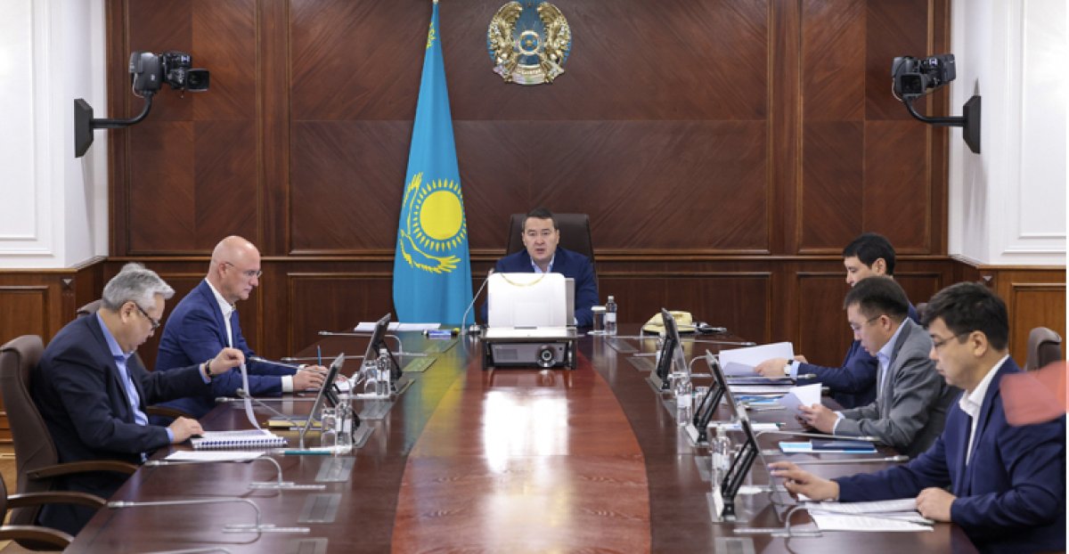 «Месяцами остаются без воды»: Смаилов раскритиковал работу по «долгостроям» питьевого водоснабжения