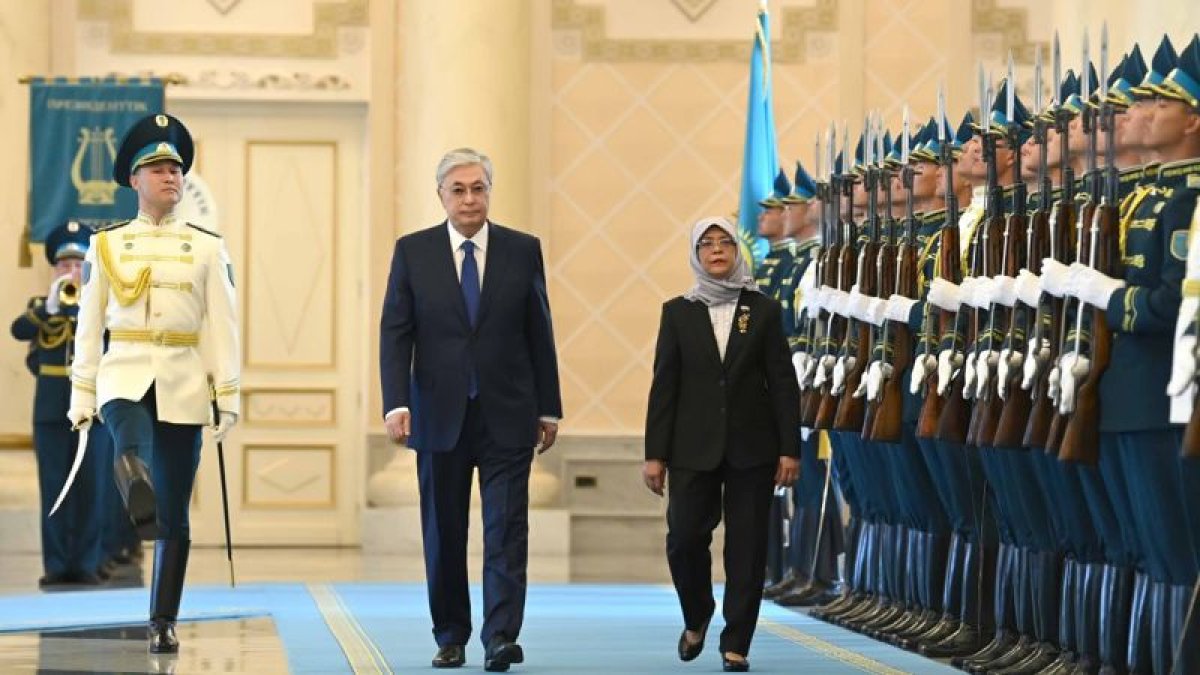 Сингапур президенті Халима Якоб Қазақстанға келді