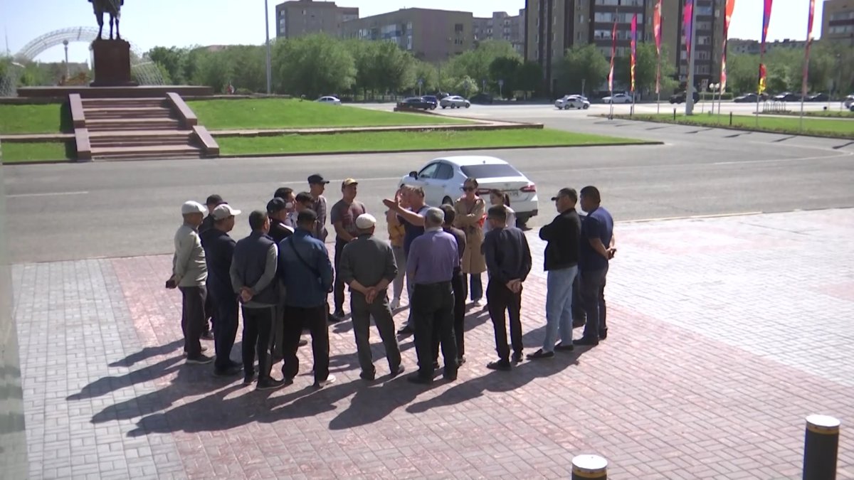 Ақтөбеде ассенизатор көліктердің жүргізушілері екі айдан бері жалақы ала алмай жүр