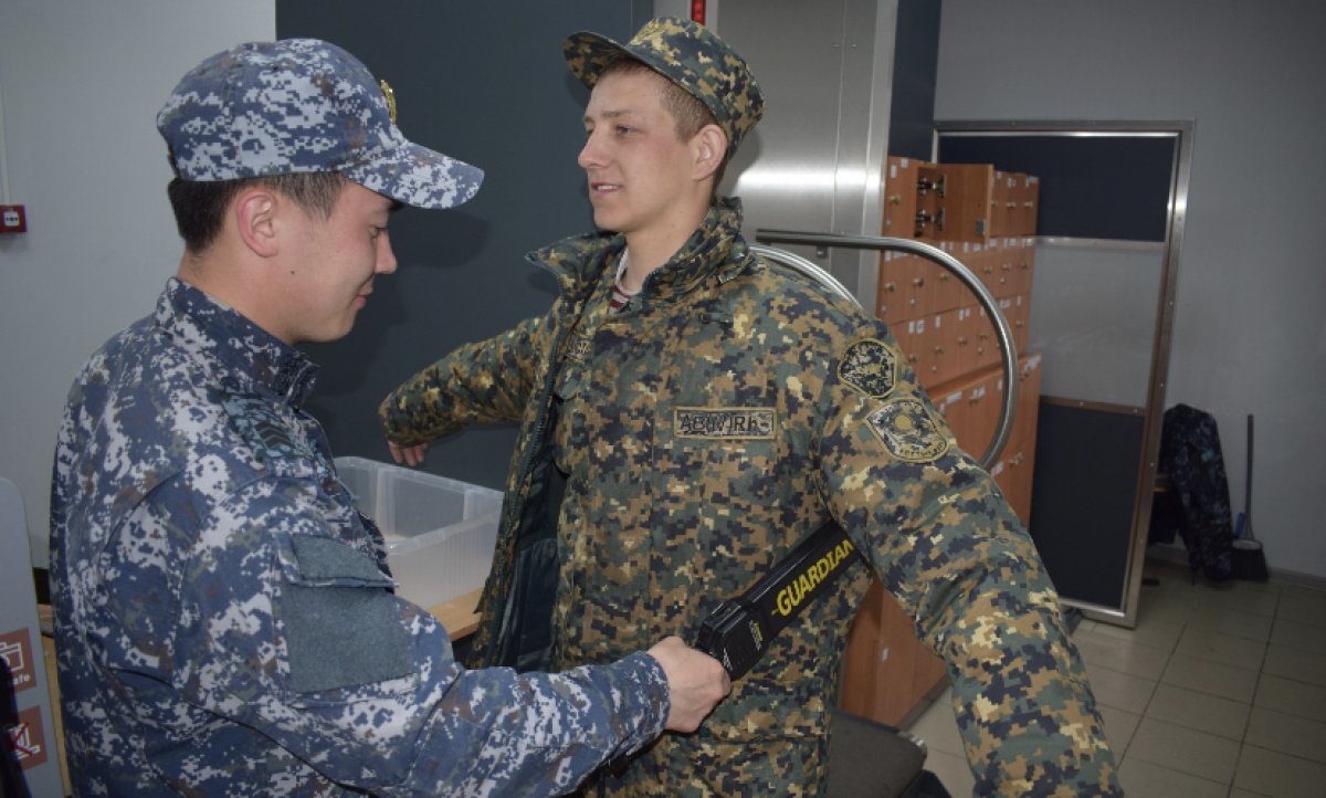 Полсотни телефонов и почти 3 грамма наркотиков пытались пронести в колонии СКО