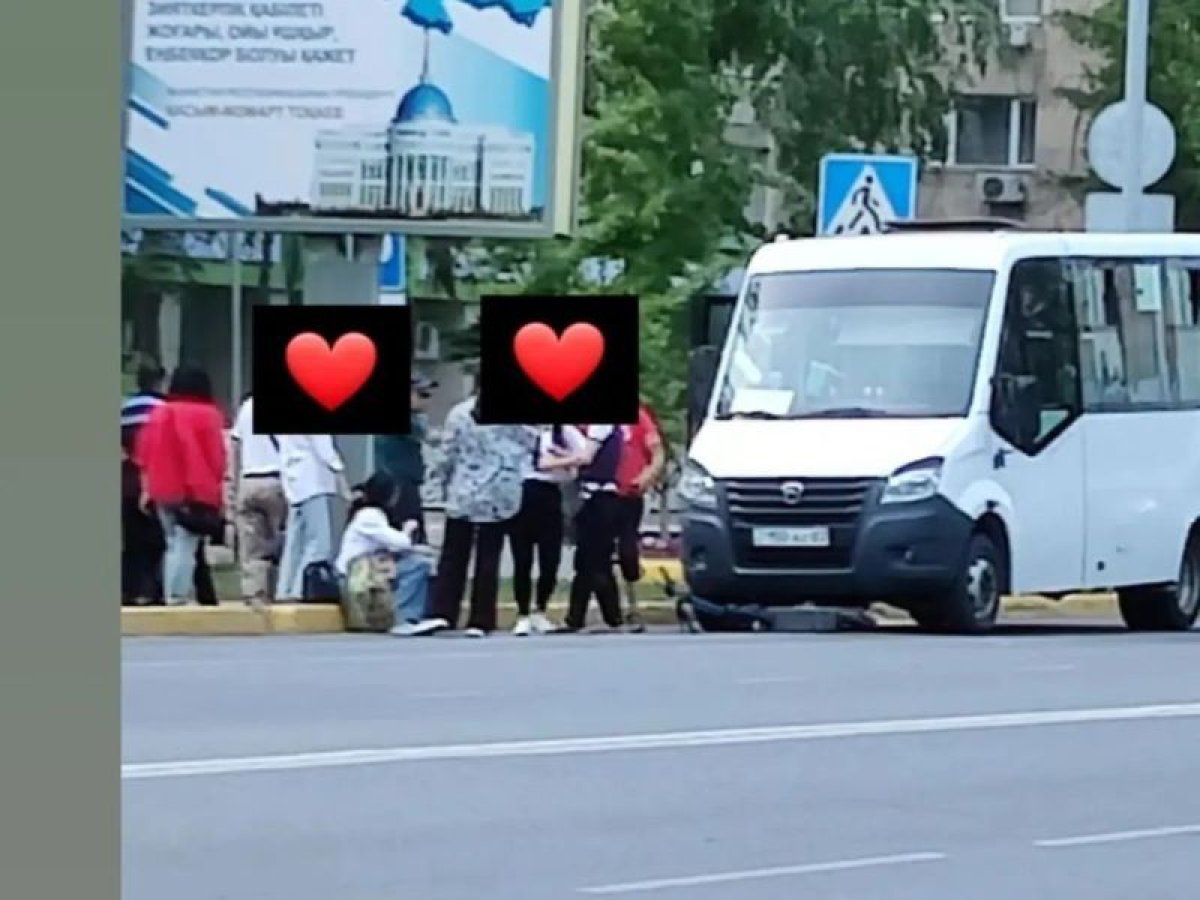 Водитель автобуса сбил двух человек на электросамокате в Уральске