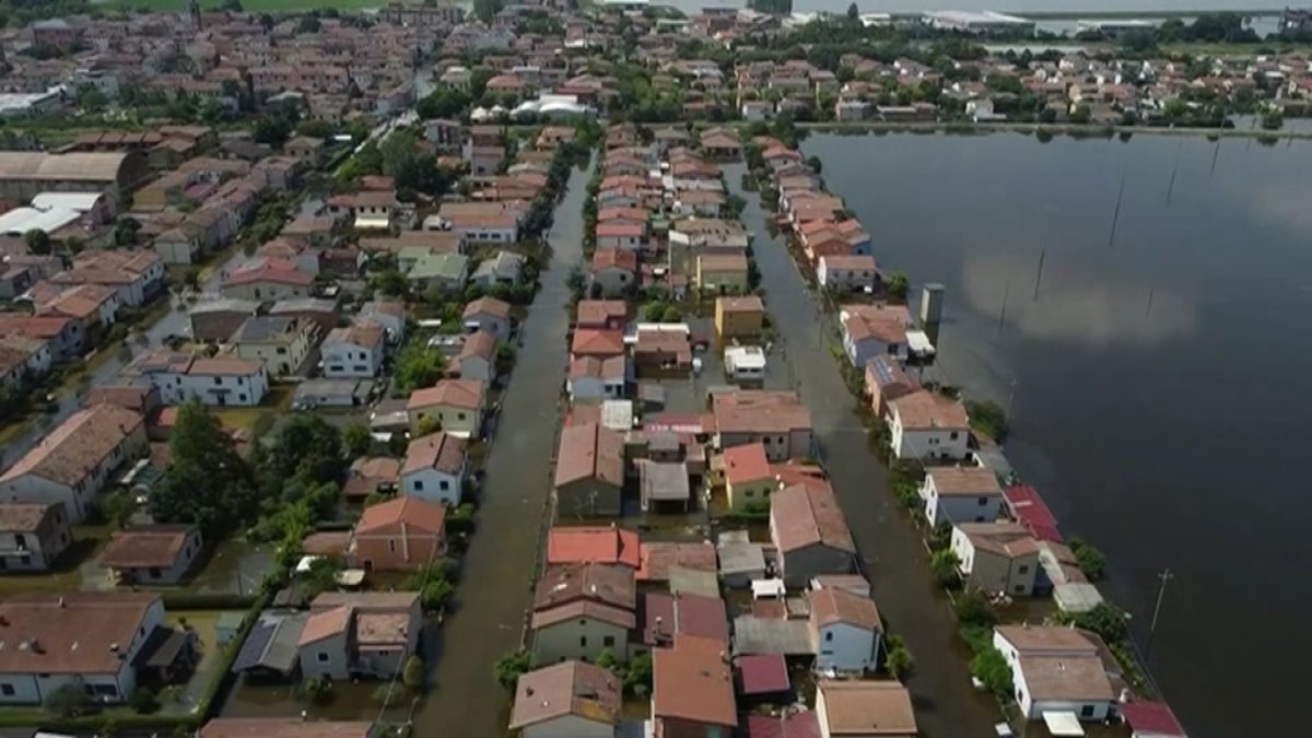 Италияда 36 мың адам үйіне орала алмай жүр