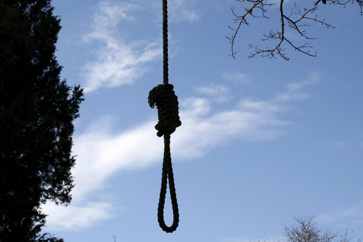 Студентка покончила с собой из-за тройки по английскому