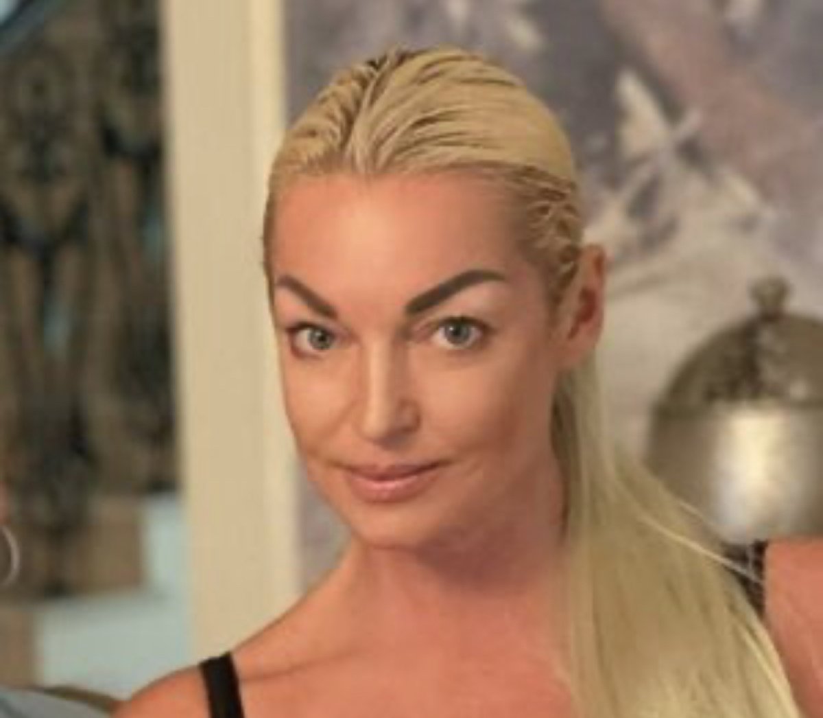 «Адвокат» Анастасии Волочковой обманул людей на 6,5 млн тенге