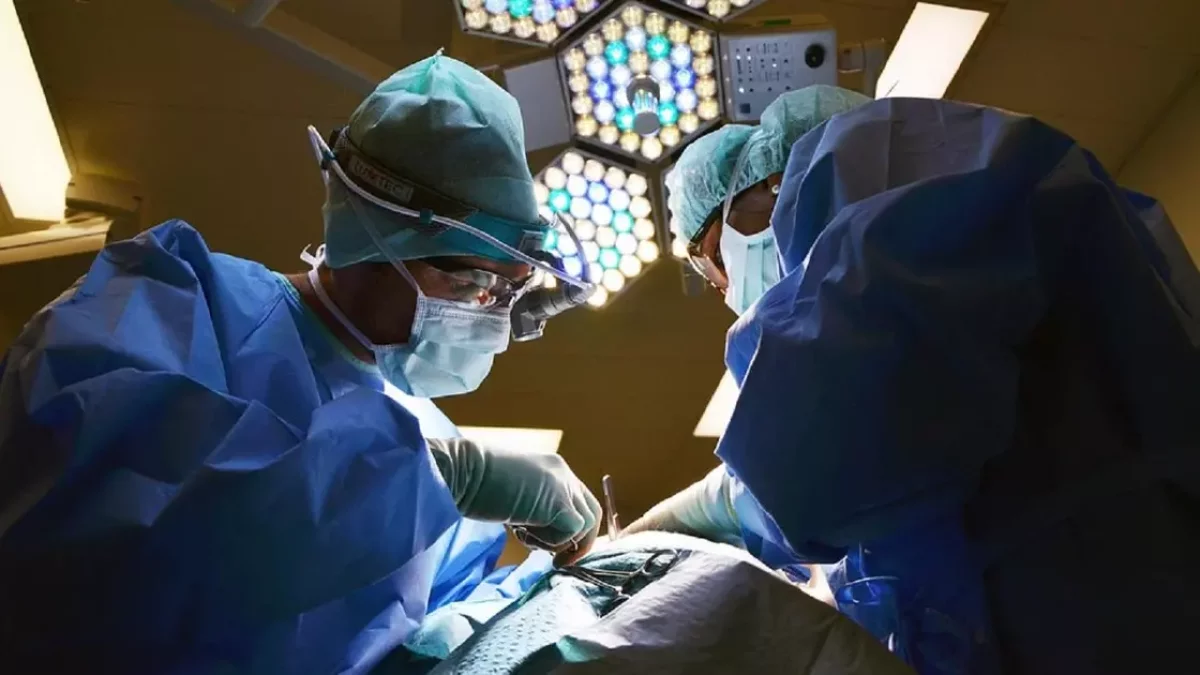 "Ішімнің өсіп жатқанын салмақ қосқаннан деп ойладым": алматылық әйел 10 кг-дай болатын ісікпен жүрген