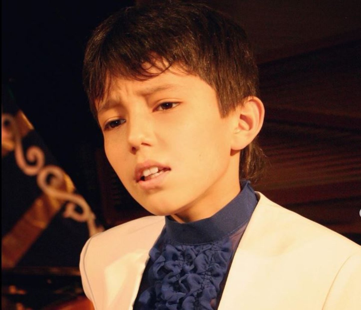 В Сети появились детские фотографии Димаша Кудайбергена