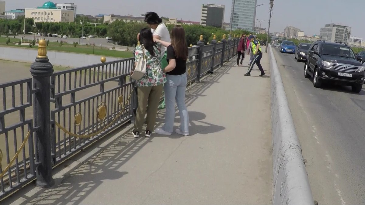 Атырауда көпірден секіріп, өзіне қол жұмсамақ болғандар көбейіп кеткен