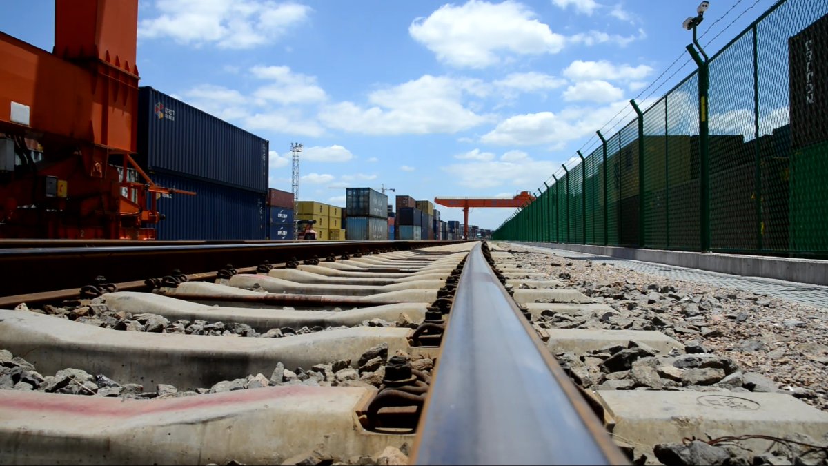 Сенат төрағасының орынбасары инвестициялық келісімшарттарды сынға алды