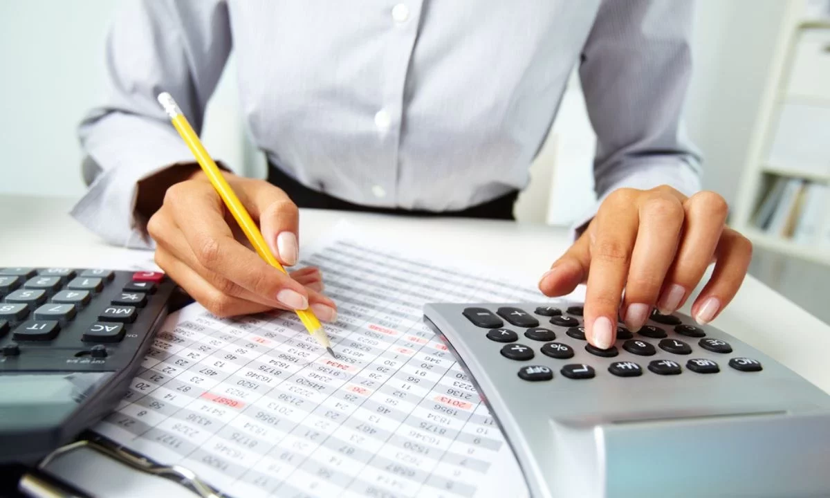 Шымкентте мектептің бас бухгалтері 67 миллион теңгені жымқырған