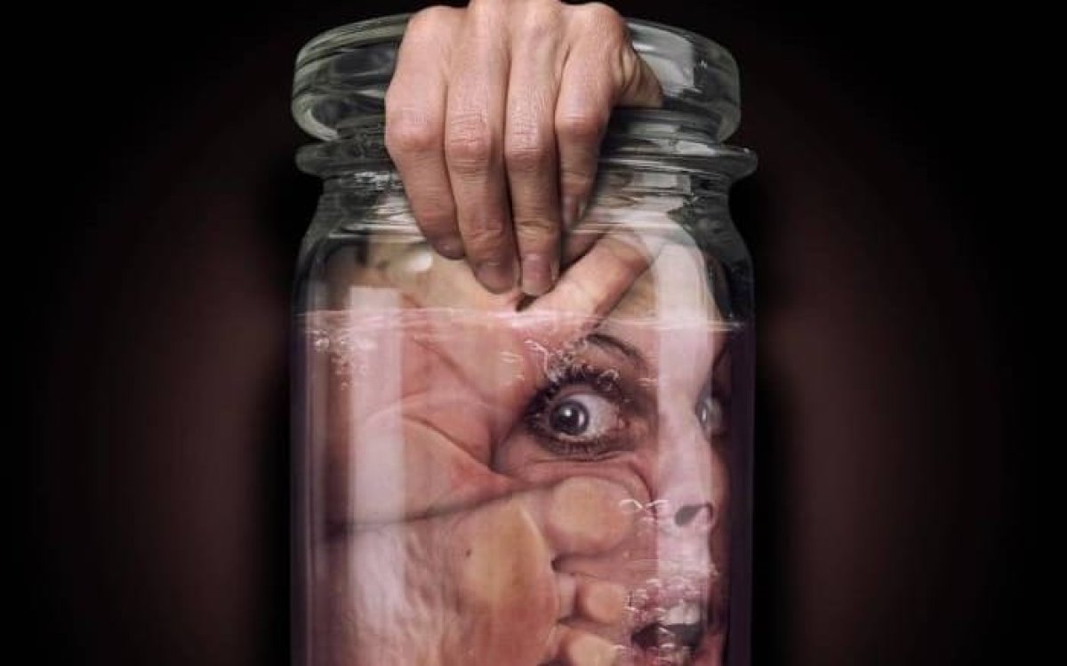 Работницу морга обвинили в продаже 20 коробок человеческих останков