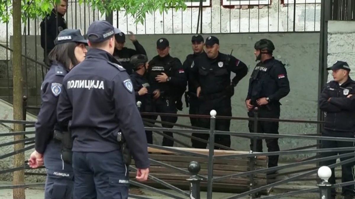 Подросток открыл стрельбу в школе в Белграде