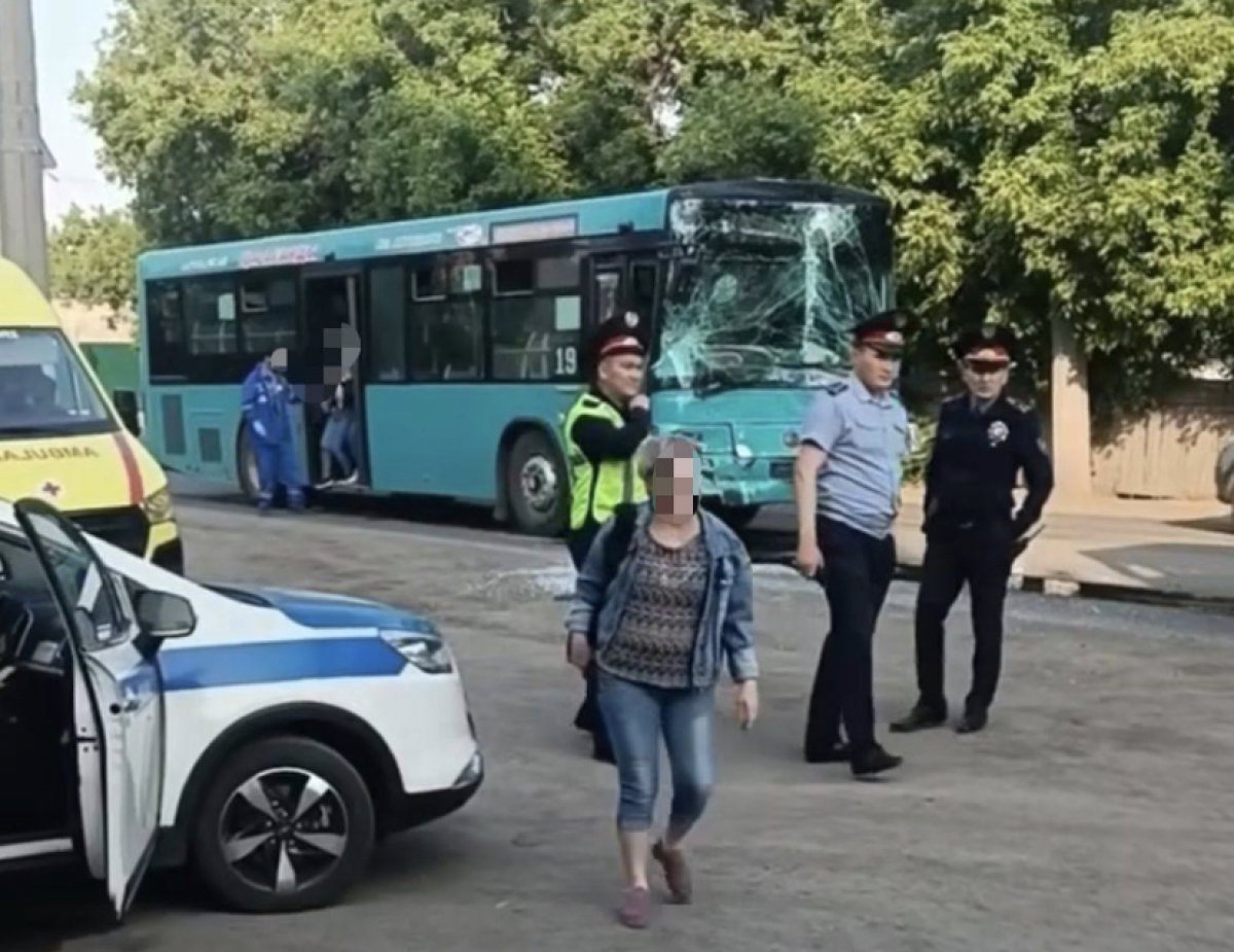 Два автобуса столкнулись в Караганде