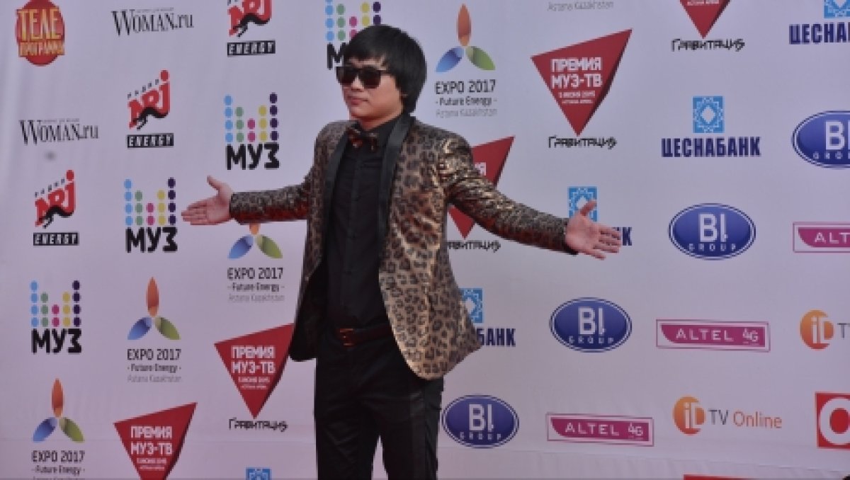 Кайрат Нуртас ударил блогера на концерте в Актобе