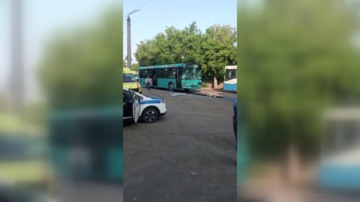 Қарағандыда автобус жүргізушісінің кесірінен 4 адам жарақаттанды