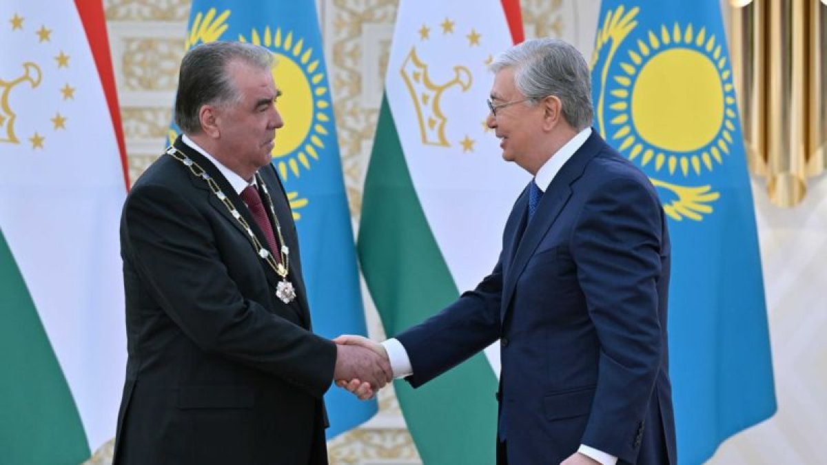 Тоқаев Тәжікстан президентін "Алтын Қыран" орденімен марапаттады