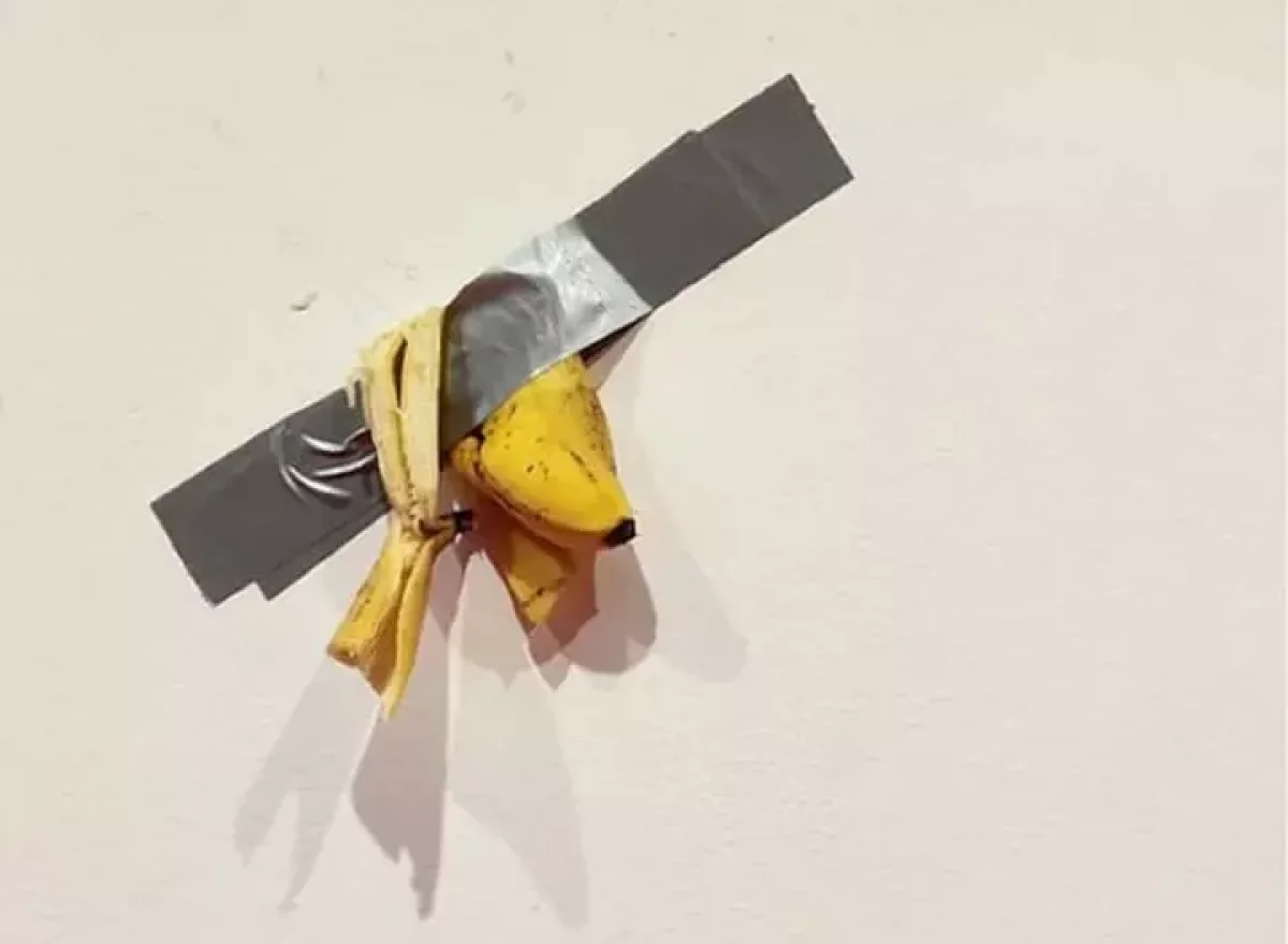 "Аш болған": студент мұражайдағы 120 мың доллар тұратын өнер туындысын жеп қойды