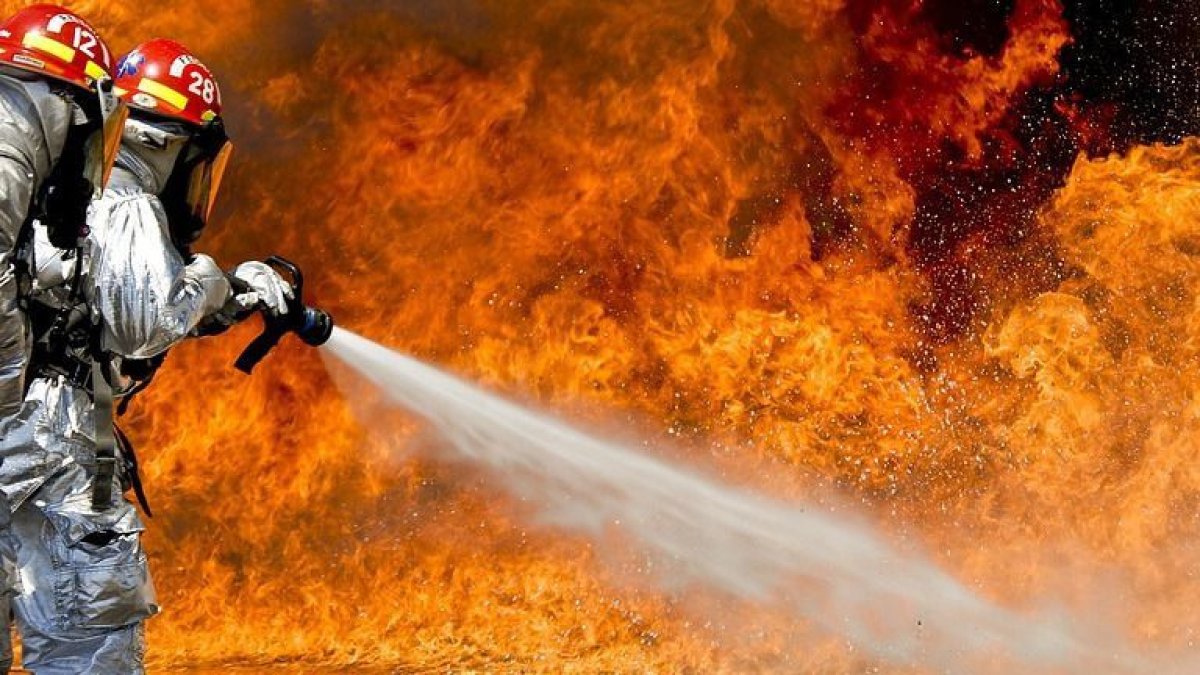 Оқ-дәрі қоймалары отқа оранған Ресей өңірінде ТЖ режимі енгізілді