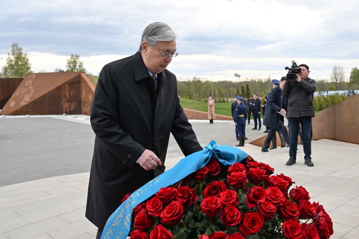 Президент поздравил казахстанцев в Днем победы
