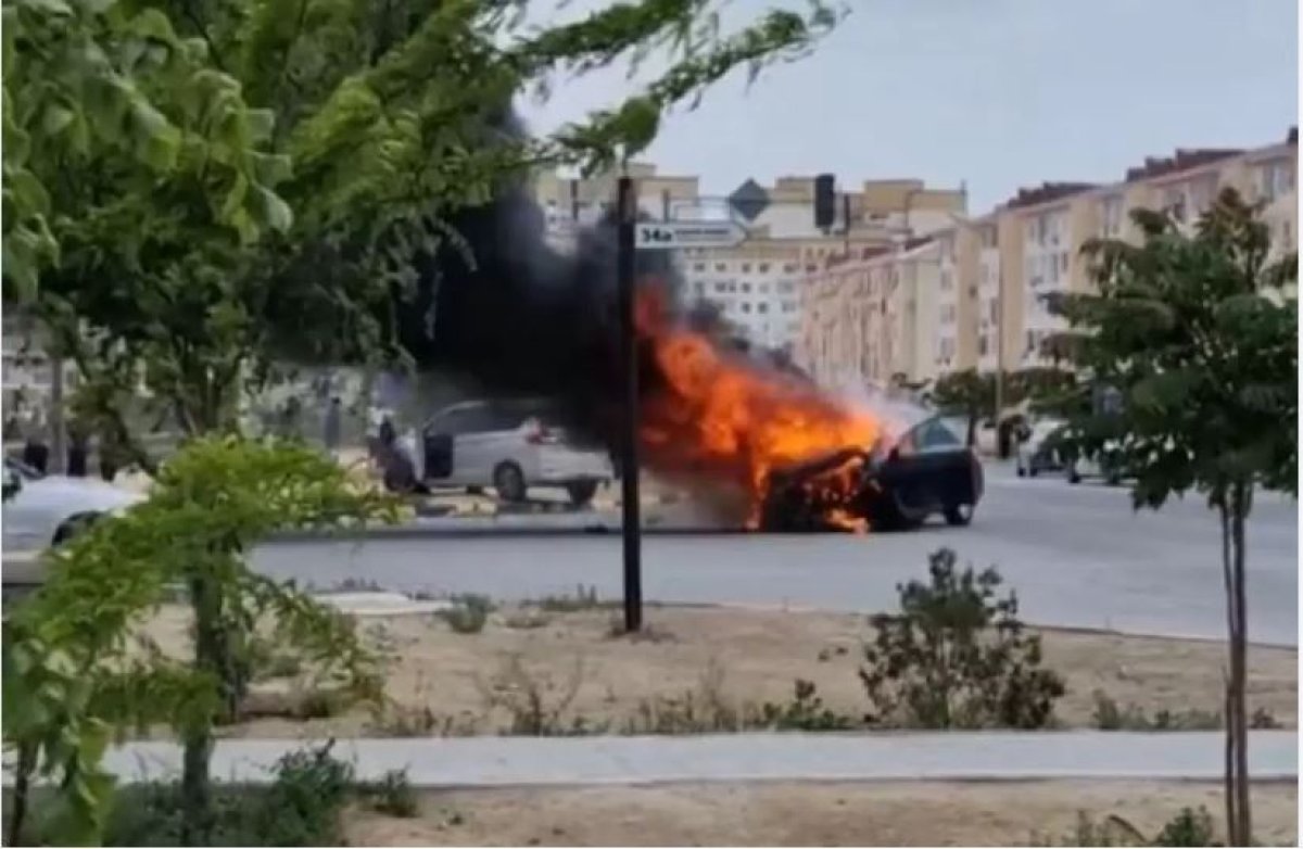 Водитель чудом остался жив при ДТП с огнем в Актау