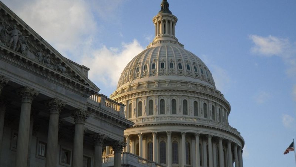 Дефолт болмайды: АҚШ мемлекеттік қарыз шегін көтеру туралы заң жобасын қабылдады