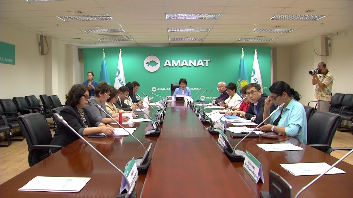 «Ұлттық қор – балаларға» жобасын «AMANAT» партиясының өкілдері талқылады