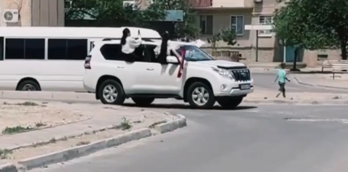 Водителей выпускного кортежа оштрафовали в Актау