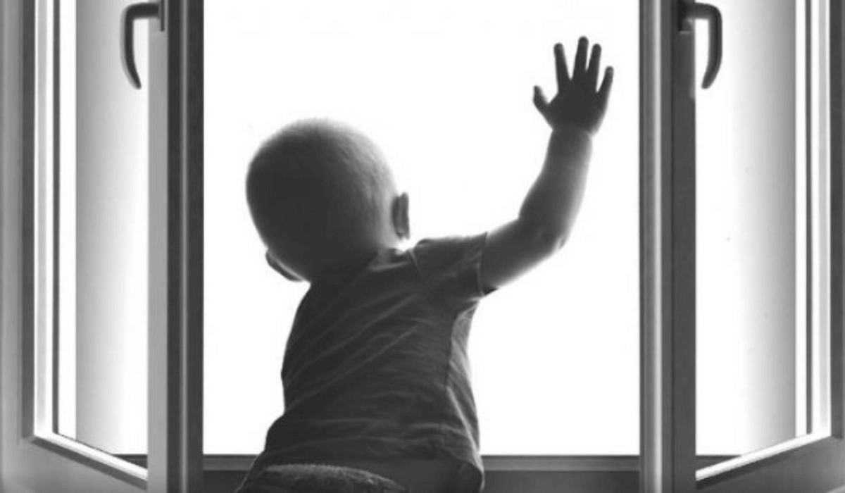 Астанада үш жасар бала 9-қабаттан құлап кетті