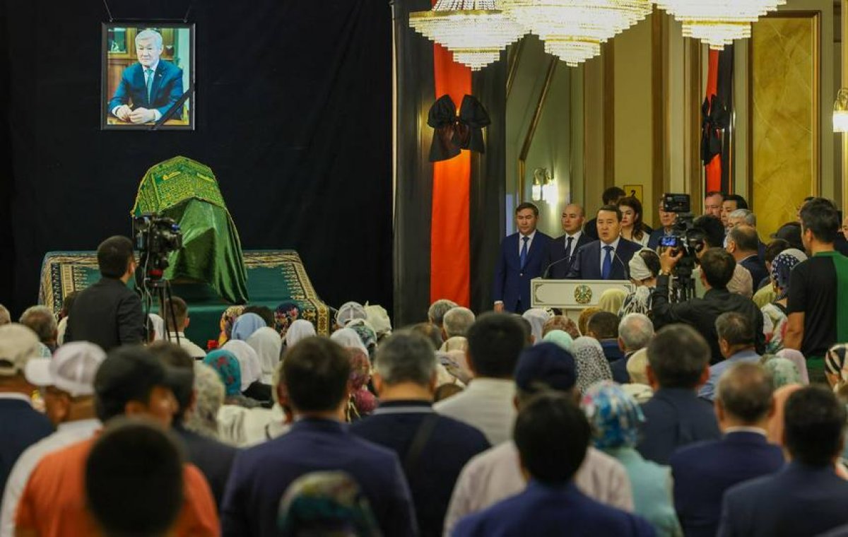 Алматылықтар Бердібек Сапарбаевты ақтық сапарға шығарып салды