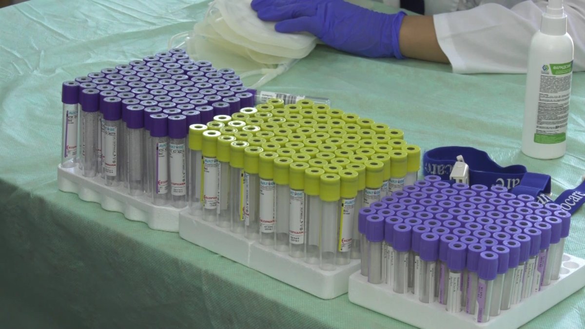 Свыше восьмидесяти литров крови сдали сегодня жители Алматы