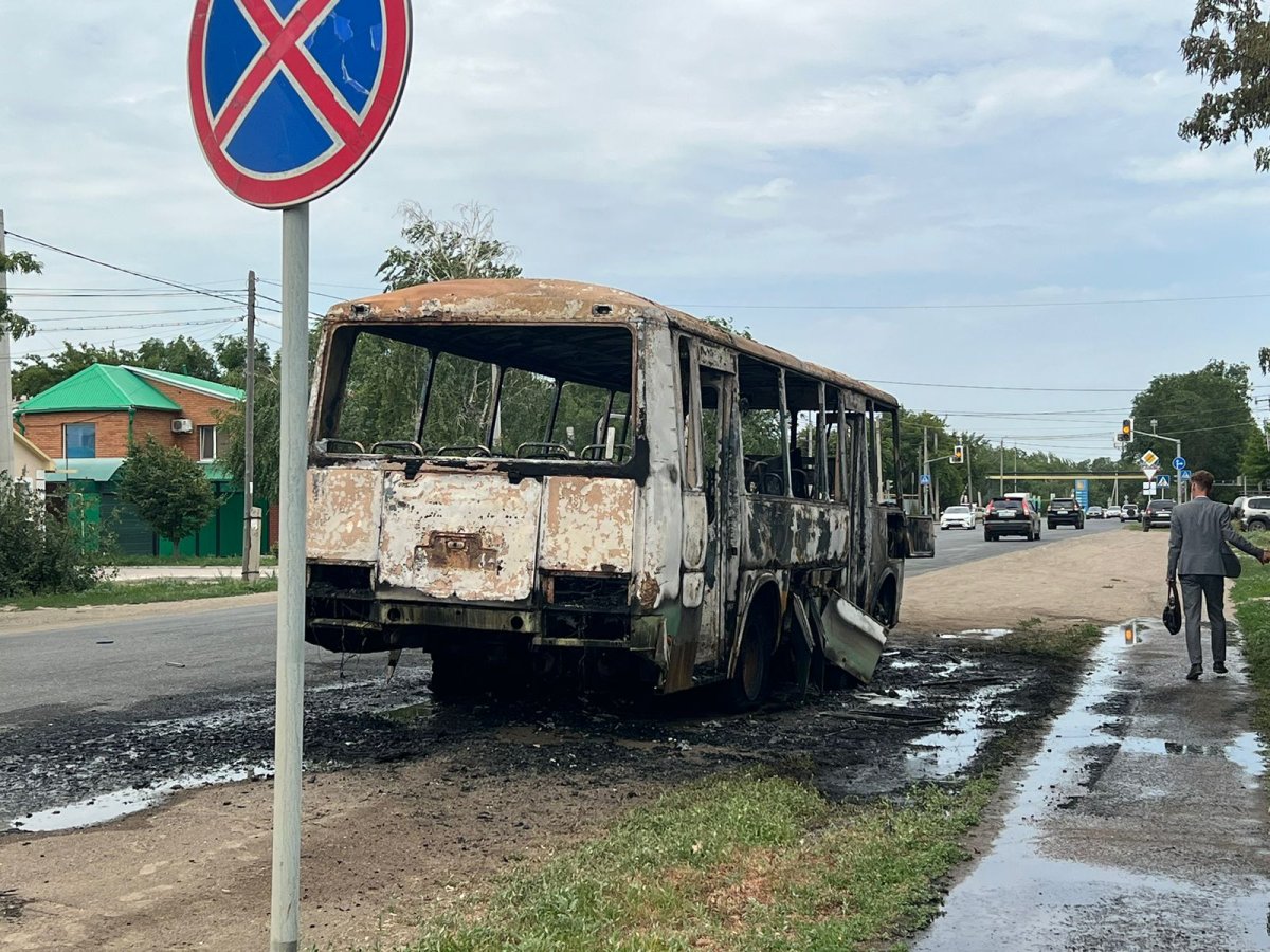 Дети едва успели покинуть горящий автобус в Уральске - Телеканал «Астана»