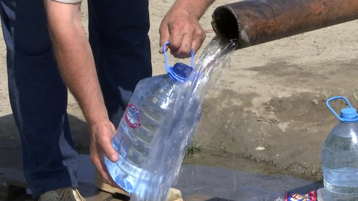 «Көз алдымызда жанып кетті»: Алматы облысының тұрғындары үйден шыққан өртті өшіруге су таппаған