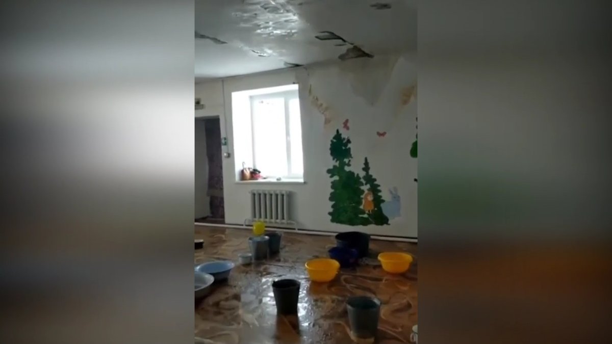 Ақтөбенің Темір ауданы Жақсымай ауылында бөбектер төбесі шұрық-тесік балабақшаға барып жүр