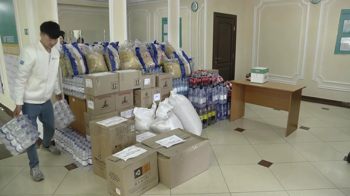 Десятки тонн гуманитарной помощи отправили члены партии «Amanat» в область Абай