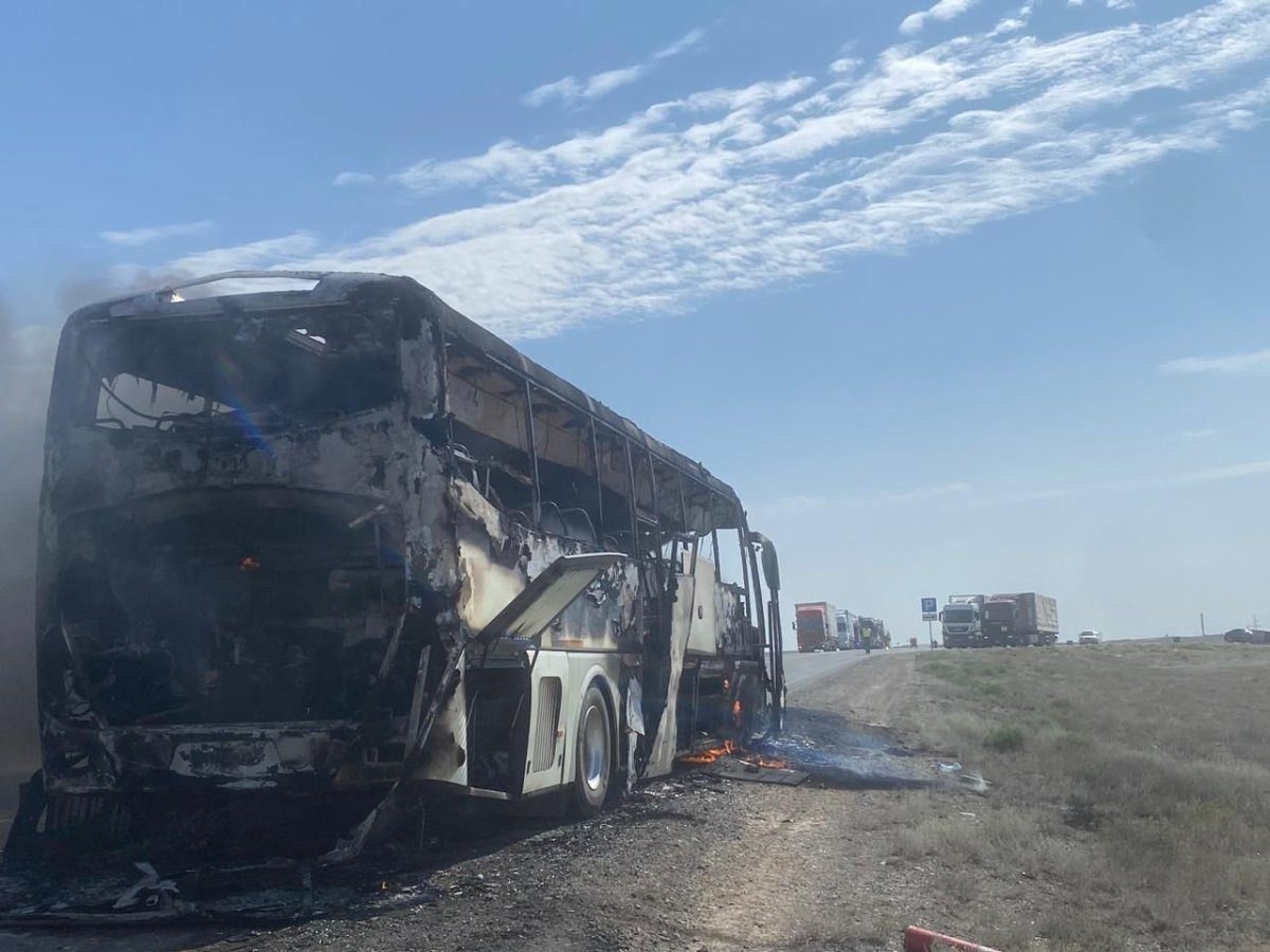 Еще один автобус сгорел на западе страны