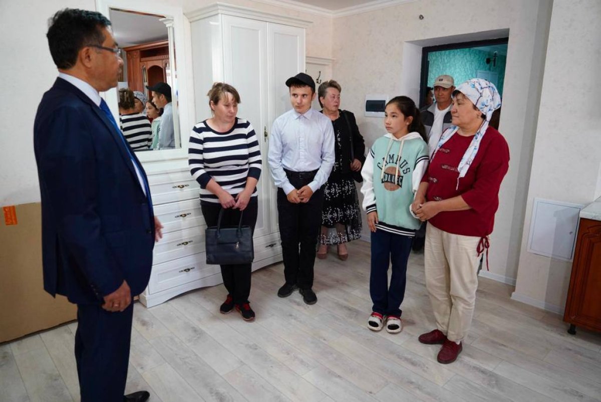 Семьям погибших в лесном пожаре вручили ключи от квартир в Семее