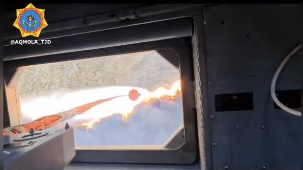 Камыш тушат с вертолётов в Акмолинской области