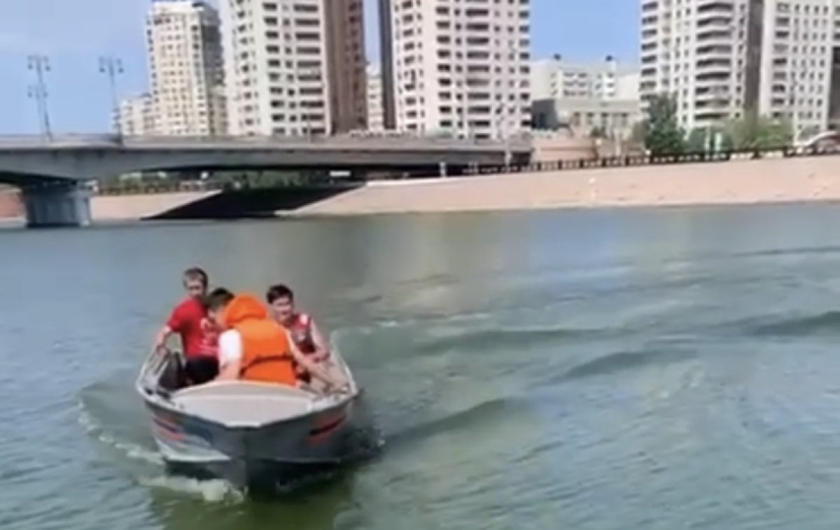 Пьяный астанчанин прыгнул в реку с пешеходного моста