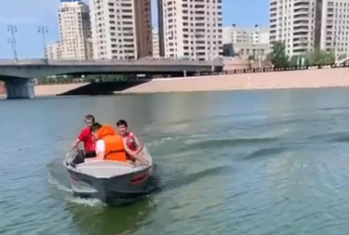 Ішімдік ішкен Астана тұрғыны суға түспек болып, көпірден секірді