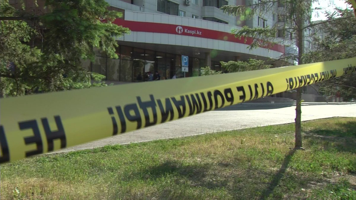 Астанада банк қызметкерлерін кепілге алған адам 12 жылға дейін бас бостандығынан айырылуы мүмкін