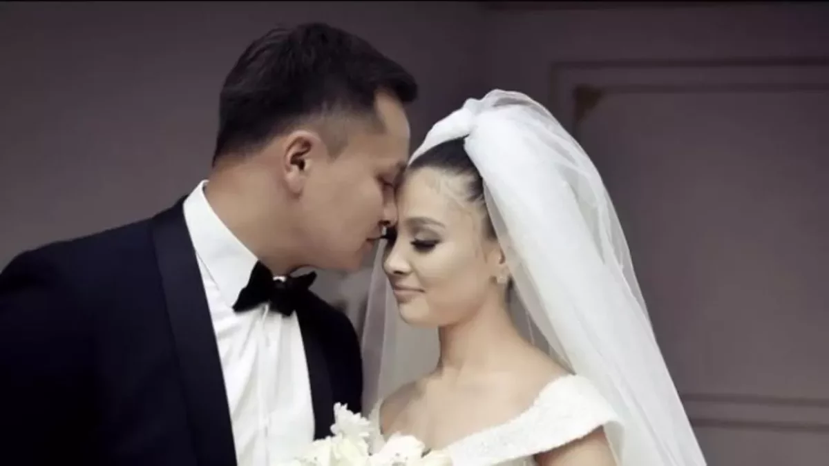 "Әйел күйеуінің киімін жууға міндетті емес": Альбина Шардарованың жан жары батыл мәлімдеме жасады