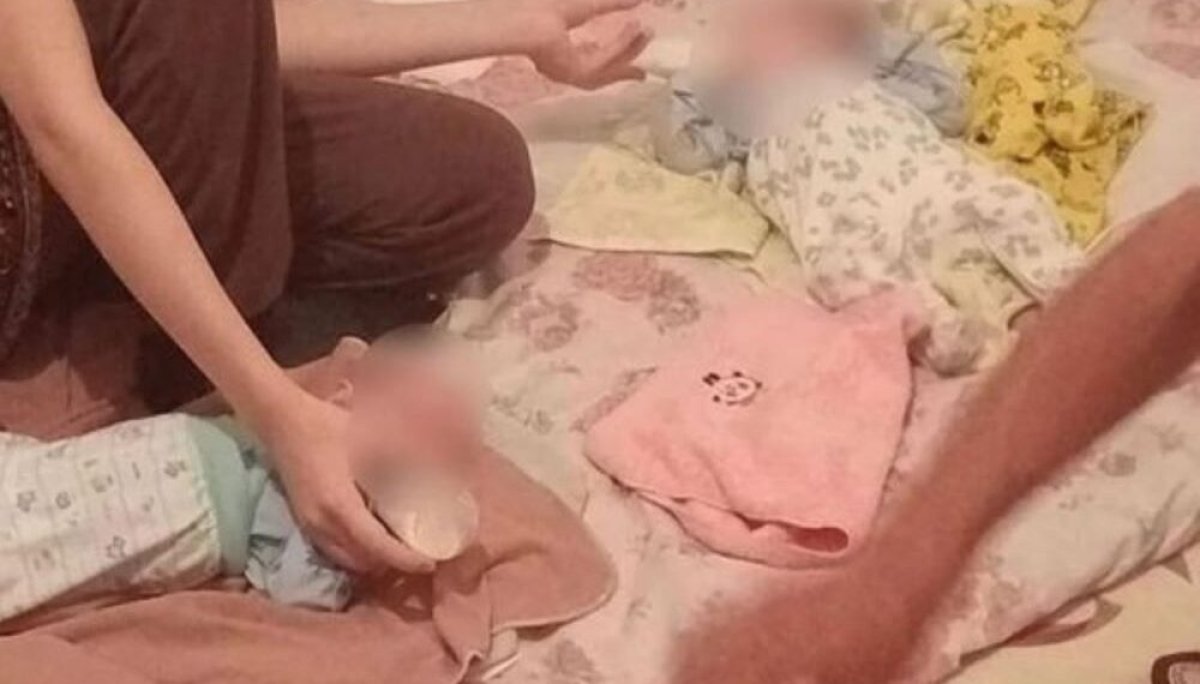 Егіз сәбиін сатпақ болған әйел мұндай қадамға баруының себебін айтып, көпшілікті жылатты