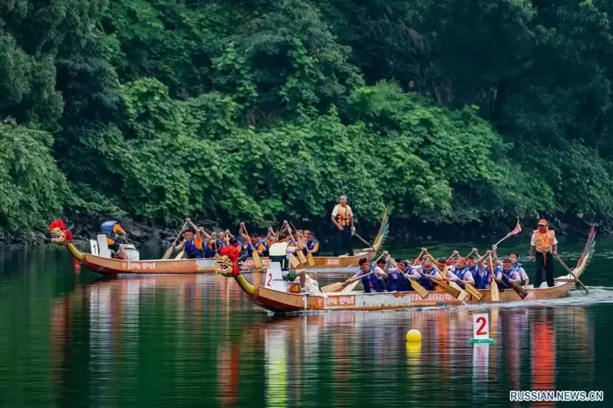 Қытайда «Дуаньу» айдаһар қайықтарының мерекесі басталды