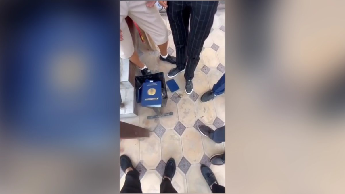 Аттестаттарын қоқыс жәшігіне тастаған мектеп түлектері іздестіріліп жатыр