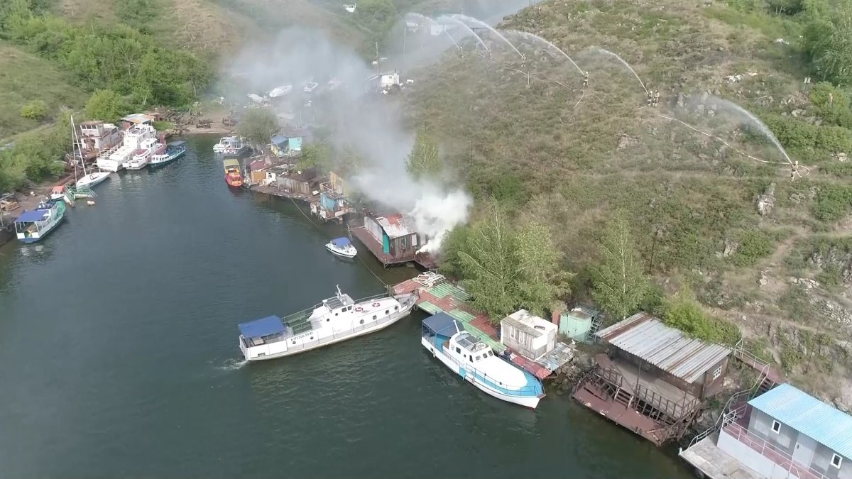 Корабль «загорелся» в акватории Иртыша в Усть-Каменогорске