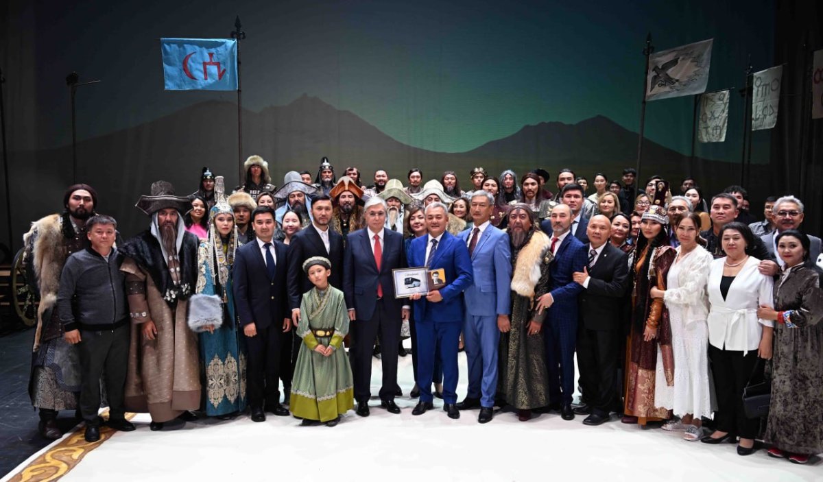 Токаев посетил спектакль "Жоши хан"